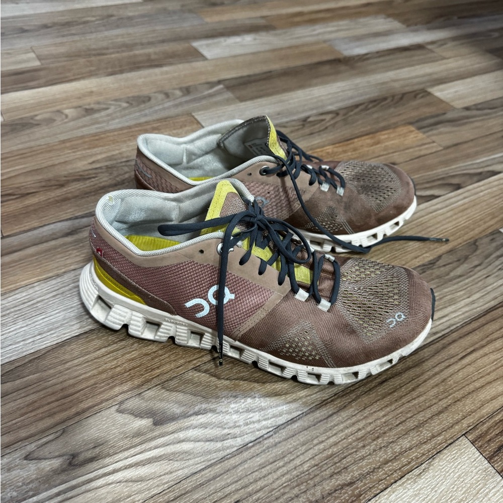 On women’s cloud X Running Shoes Mocha/Sand size 8/39 preowned condition